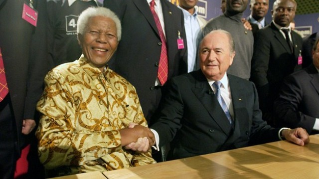 FIFA President Blatter hails 'extraordinary' Mandela