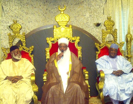 FROM LEFT: FORMER HEAD OF STATE GEN. ABDULSALAMI ABUBAKAR; SULTAN OF SOKOTO, ALHAJI SA'AD ABUBAKAR III AND GOV. ALIYU WAMAKKO OF SOKOTO STATE WHEN GEN. ABUBAKAR PAID  A COURTESY CALL IN SOKOTO ON TUESDAY