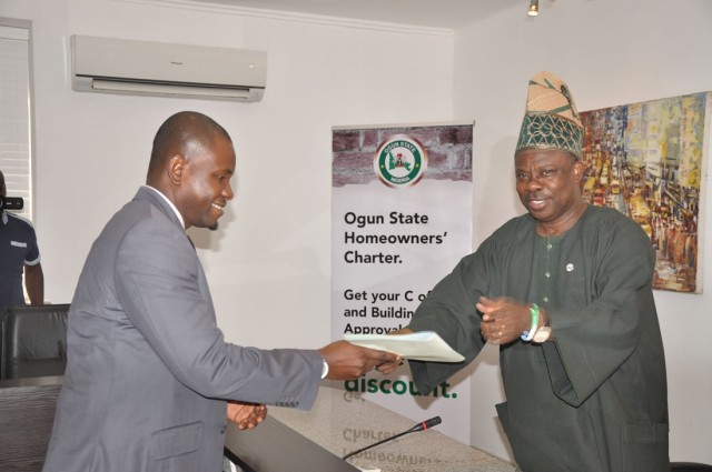 Homeowners' Charter: Amosun Presents C of O to Beneficiaries 3 alt