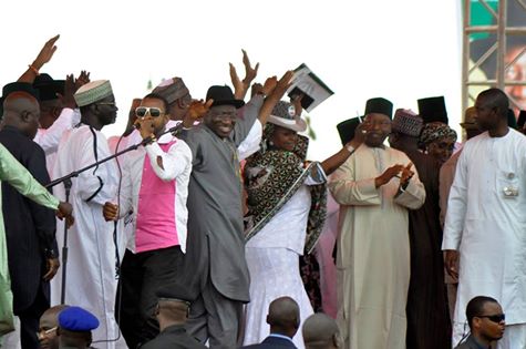 Jonathan’s Presence At Kano Rally Loud Statement To Terrorists – Maku 3 PRESIDENT GOODLUCK JONATHAN, IBRAHIM SHEKARAU, OTHER PDP STALWARTS DANCE TO MUSIC BY POPULAR HAUSA MUSICIAN/ACTOR, SANI DANJA IN KANO ON TUESDAY