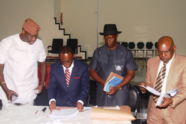 Prof. Amos Utuaghan 2nd left Deputy Governor and Chairman Delta State Sanitation Committee To Keep Warri and Environs Clean Chike Ogeah 1st left Commissioner for Information member Dr. Joseph Otumara Commissioner for He