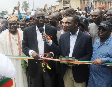 FROM LEFT: BALE OF OWUTU, CHIEF JOSEPH ALUKO; GOV. BABATUNDE FASHOLA OF LAGOS; MANAGING DIRECTOR, ARAB CONTRACTORS, MR OSAMA MUSTAPHA; LAGOS COMMISSIONER FOR WORKS, DR OBAFEMI HAMZAT AND SPECIAL ADVISER TO LAGOS GOVERNOR ON WORKS, MR GANIYU JOHNSON, AT THE INAUGURATION OF IBESHE ROAD IN IKORODU, LAGOS.