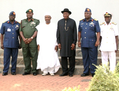 PRESIDENT GOODLUCK JONATHAN AND VICE PRESIDENT NAMADI SAMBO WITH (FROM LEFT), CHIEF OF AIR STAFF, AIR MARSHAL ADESHOLA NUNAYOM AMOSU, CHIEF OF ARMY STAFF, LT. GEN. TOBIAH MINIMAH, CHIEF OF DEFENCE STAFF, AIR CHIEF MARSHAL ALEX BADEH AND CHIEF OF NAVAL SATFF, REAR ADMIRAL USMAN JIBRIN. 