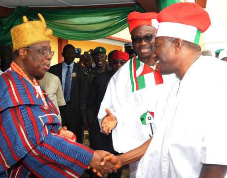 FROM LEFT: EWI OF ADO-EKITI, OBA RUFUS ADEJUYIGBE; PDP GUBERNATORIAL CANDIDATE FOR EKITI, MR AYO FAYOSE AND PRESIDENT GOODLUCK JONATHAN, AT THE OBA'S PALACE DURING THE GRAND FINAL OF EKITI PDP GUBERNATORAL CANDIDATE’S RALLY IN ADO-EKITI.