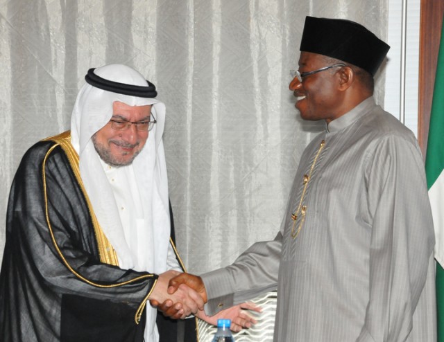 PRESIDENT GOODLUCK JONATHAN (L), WELCOMING THE SECRETARY GENERAL, ORGANISATION OF ISLAMIC COOPERATION (OIC),  MR EYAD AMEEN MADANI, DURING HIS COURTESY VISIT TO THE PRESIDENTIAL VILLA IN ABUJA ON MONDAY  
