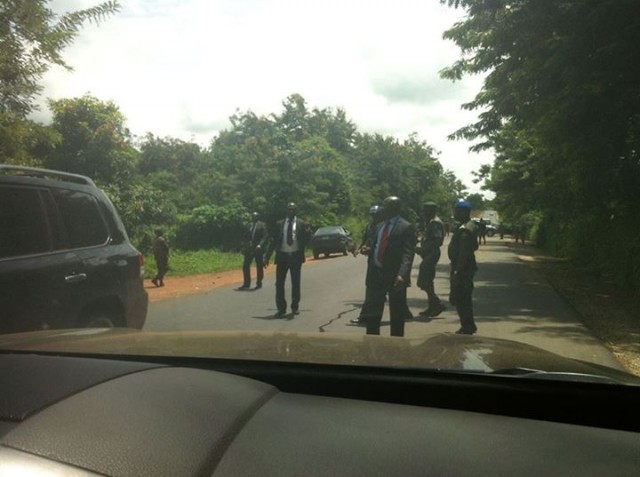 GOV. AMAECHI'S CONVOY HELD HOSTAGE BY SOLDIERS IN ONDO