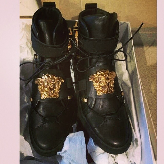 Kcee-Shows-Off-His-₦200000-Versace-Sneakers-02-LOGGTV-1
