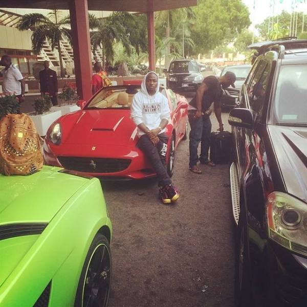 davido-lands-abuja-in-lamborghini-sugar-daily-1