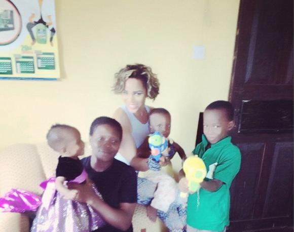 maheeda_with_children3