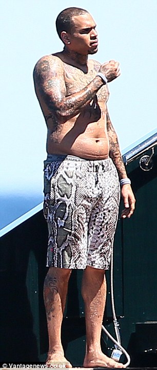 chris_brown_tummy2