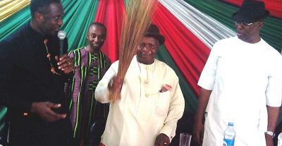 Polls: President Jonathan Will Struggle To Get 25 Percent Votes Cast In Bayelsa – Ex-Gov Sylva 3 Frank Akpoebi (m) with the broom and Timipre Sylva