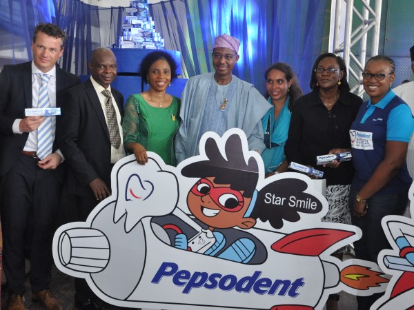 World Oral Health Day 2015: FG Lends Support to Pepsodent’s Brush Day and Night Campaign 15 Dr. Khaliru Alhassan, Honourable Minister of Health (Middle); Ms. Myriam Sidibe, Director for Social Missions Africa, Unilever (3rd right); Dr. Olufunmilayo Ashiwaju, Vice President, Nigerian Dental Association (2nd R); Nsima Alakwe, Brand Build Director, Unilever Nigeria (R); Robbert deVreede, Vice President Marketing, Unilever Nigeria ( L); Dr. Bode Ijarogbe, President, Nigerian Dental Association (2nd L); and Dr. Bimpe Adebiyi, Director/Head of Dentistry, Federal Ministry of Health at the World Oral Health Day Celebration organised by Pepsodent and the Nigerian Dental Association in Lagos, Friday