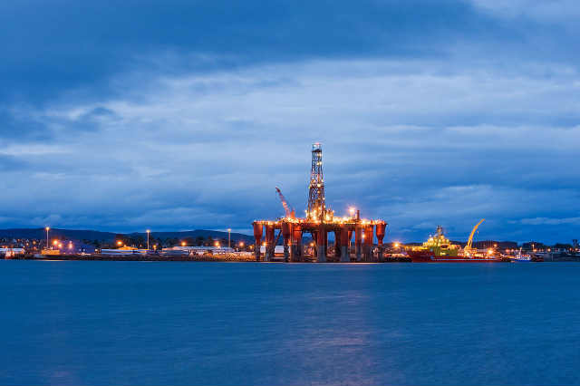 Oil-rigs-North-Sea-oil-Scotland-UK