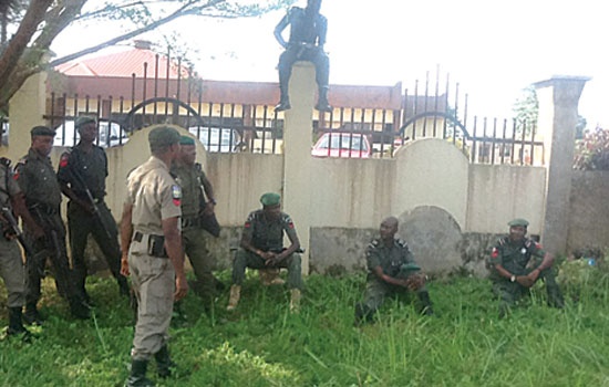 POLICEMEN MAINTAINING LAW & ORDER AROUND THE EKITI HOUSE OF ASSEMBLY COMPLEX