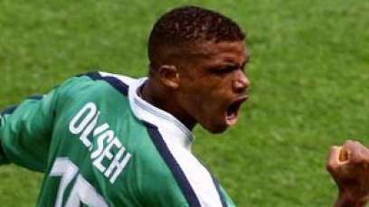 P-Square Celebrate Sunday Oliseh’s Super Eagles Appointment With Selfie 6