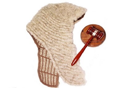 gavel-wig