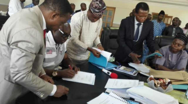 Ekiti-State-Governor-Ayodele-Fayose-wore-shorts-to-2016-budget-signing-5