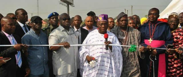 Olusegun-Obasanjo-with-Governor-Okezie-Ikpeazu-At-Abia-Roads-Commissioning