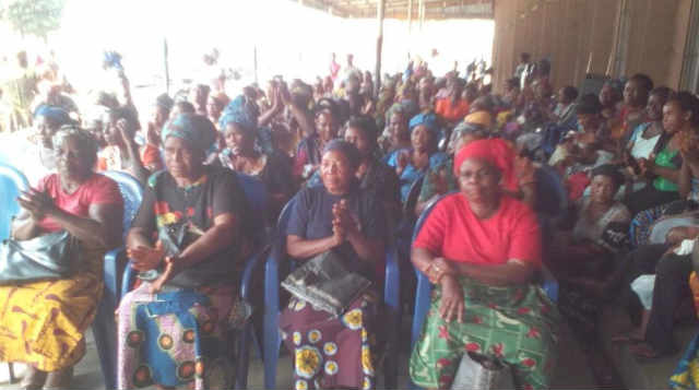 Senator Stella Oduah Lights-Up Christmas for Anambra Widows 9 Stella-Oduah-Christmas-Gifts-for-Anambra-Widows-4