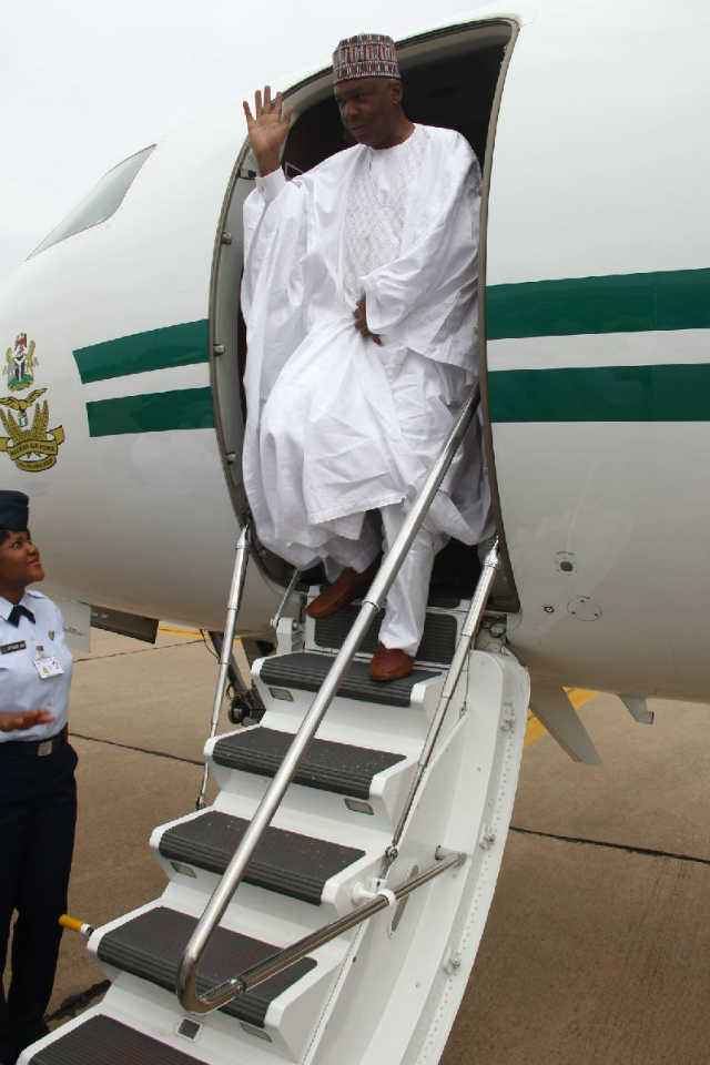 Senator-Bukola-Saraki-alighting-from-flight