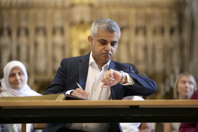 Sadiq-Khan-Sworns-in-As-The-First-Muslim-Mayor-of-London-3