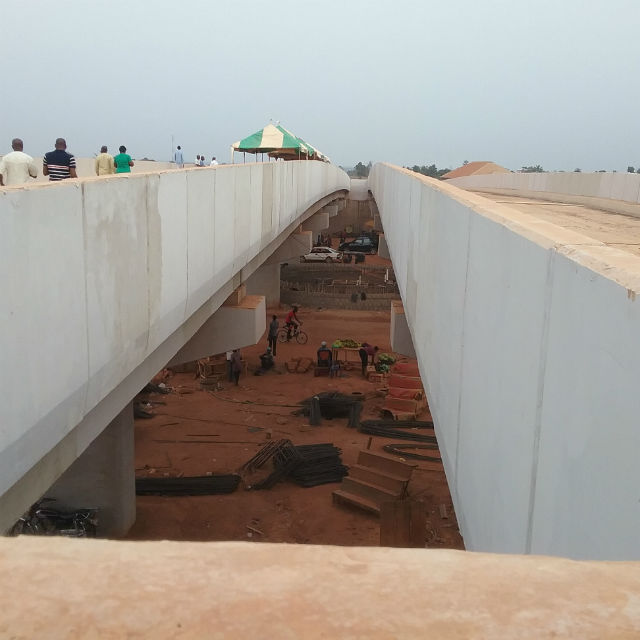 governor-david-umahi-test-runs-transahara-flyover-in-abakaliki-1