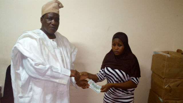Otunba Niyi Osoba handling donation to Mustafa Fatimo