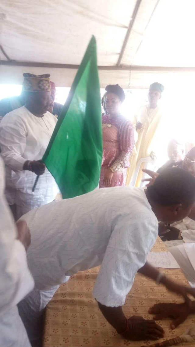 Panic In Apc As Chieftain, Scores Dump Party For Pdp 2 Engineer Segun Dehinwa and many others have dumped APC for PDP 1484463740095