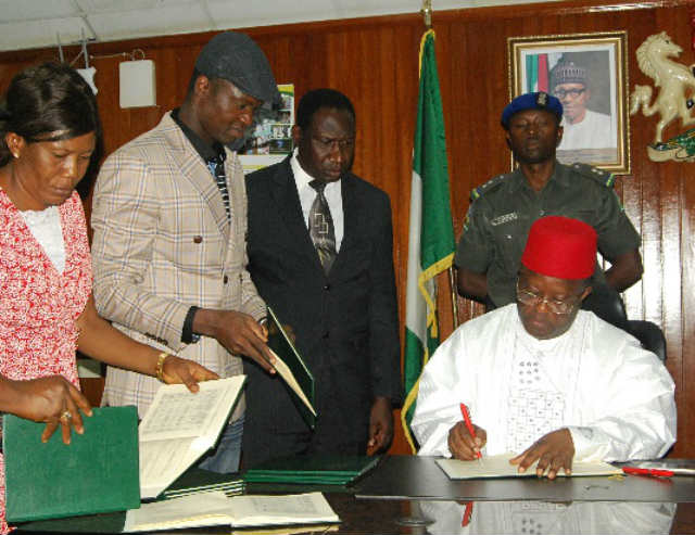 Governor David Umahi signing Ebonyi State Electoral and Related Matters Bill into law 20170121 203508