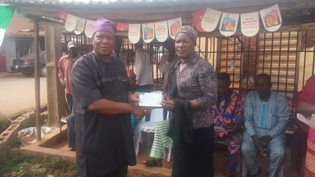 Omoilu Foundation Donates N2.2m To Victims Of Ikenne Market Fire Disaster 20170406 095221
