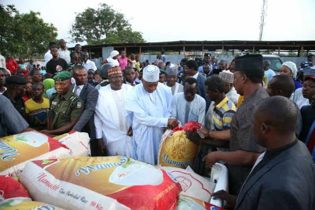 Senator Saraki visits Kuchigoro IDP Camp Abuja 02