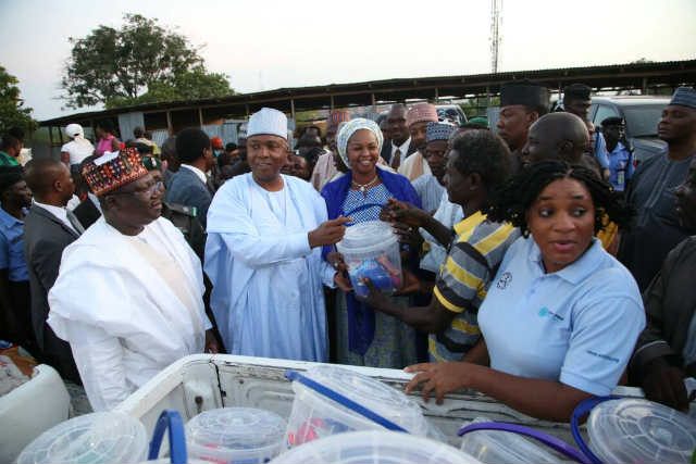 Senator Saraki visits Kuchigoro IDP Camp Abuja 2