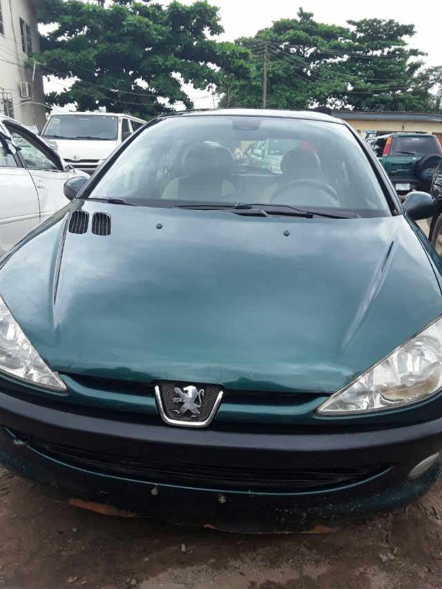 green Peugeot 206 with no registration number 2017 06 13 front