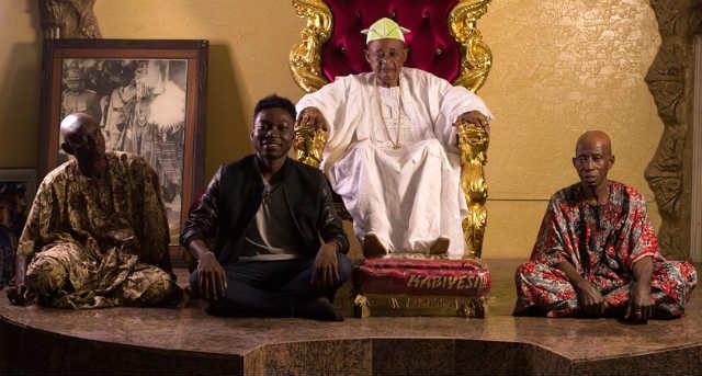 Alaafin of Oyo, Oba Lamidi Olayiwola Adeyemi III receives Pencil Artist Alesh Akeem