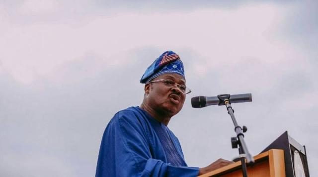 Oyo State Governor Abiola Ajimobi addressing the public