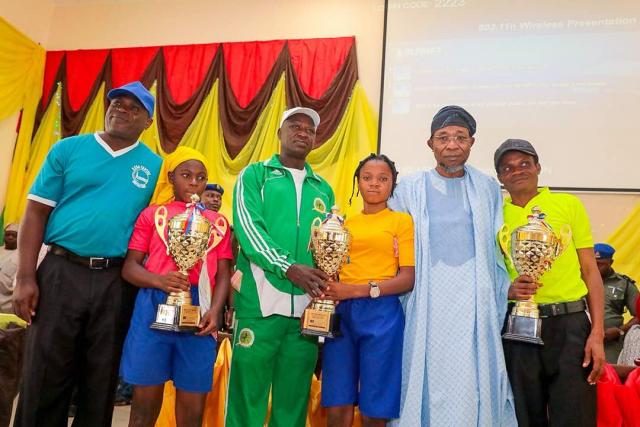 Governor Rauf Aregbesola, and winners of the State of Osun Calisthenics Competitions which held in the 9 Federal Constituencies in the state.