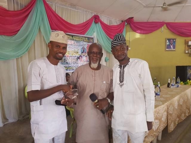 Hon Adeleye receives the award from Dr Oshin while Mr Ahmed Falola looks on