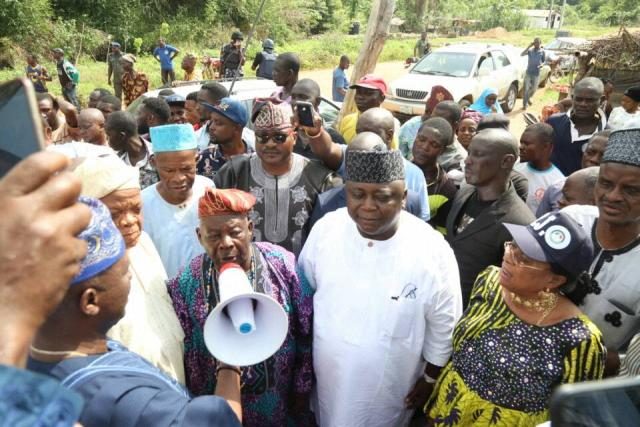 The Baale of Surulere, Alhaji Alidu Surakatu, thanks Hon Ladi Adebutu and pledges the support of the entire community