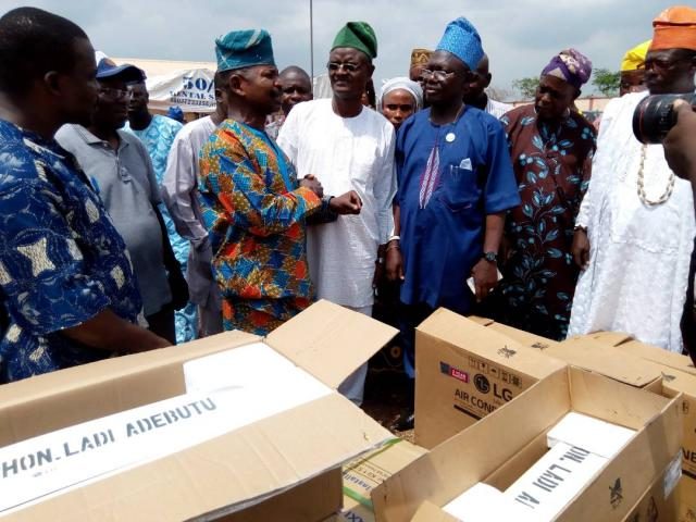 The General Manager, Paramount FM, Alhaji Adeniyi Adekunle, receives the 5 Air conditioners donated by Hon Ladi Adebutu