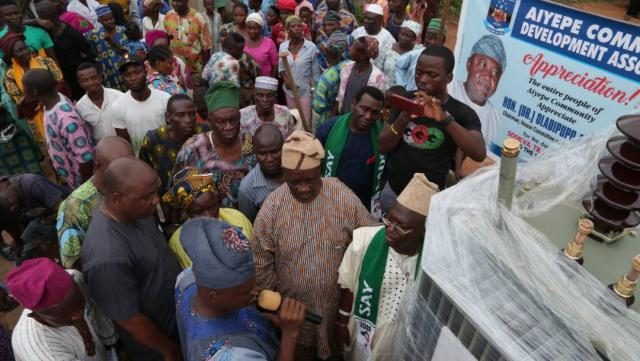 Engineer Lekan Osinowo appeciates Hon Ladi on behalf of the Aiyepe people