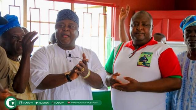 Hon Ladi Adebutu addressing the Party Members at the PDP's secretariat