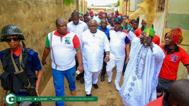 Hon Ladi Adebutu with the Party Members at the PDP's secretariat