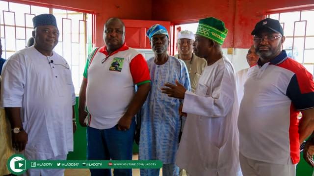 Hon Ladi Adebutu with the Party Stawalts at the PDP's secretariat