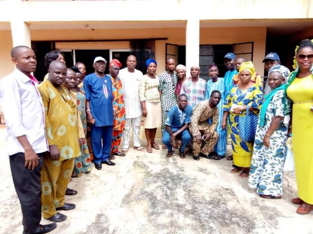 Sunday Solarin: Consultation and Resolution 3 Omooba Sunday Solarin with ward 8 executive officers and leaders