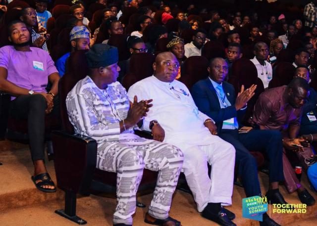 Cross section of the participants at the Ogun Youth Summit 2018 - Front row from left Hon Daisi Akintan, Hon Ladi, Omooba Sunday Solarin and Asiwaju Bola Oluwole