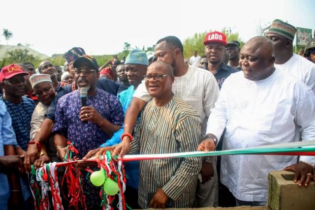 Hon Ladi Adebutu donates 500KVA Transformer to Ofada Community during PDP National Assembly Rally for 2019 Elections