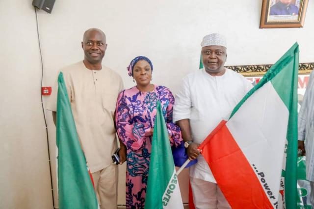 Hon Ladi Adebutu with others from Oyo and Lagos State showcasing their PDP Official Governorship Flags