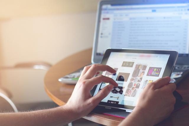 3 Ways the Internet Has Changed Our Lives 1 Internet-enabled Gadgets