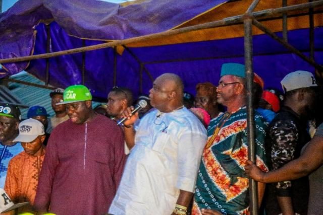 Ogun PDP Guber Candidate Hon Ladi Adebutu addressing the participant at the PDP Ward to Ward campaign in Sagamu