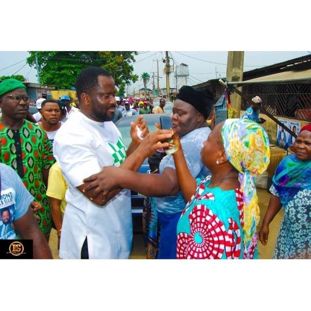 desmond elliot5